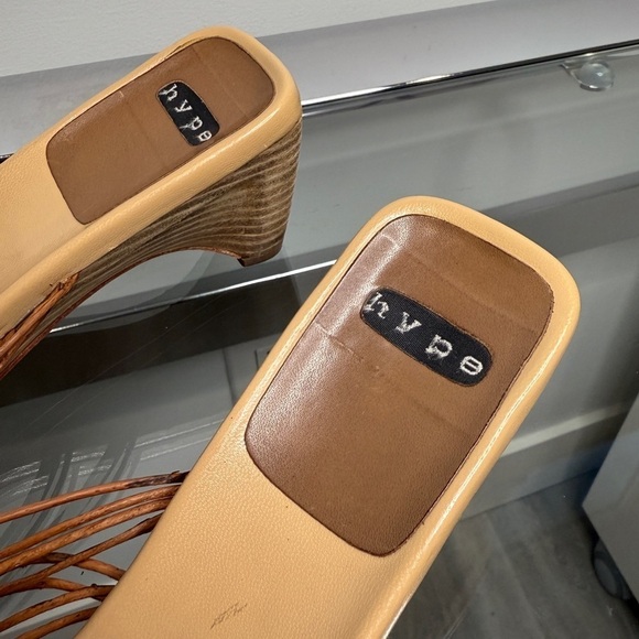 Hype Cream Tan Beaded Wedge Open Toe Women’s Sandal (8.5) - Picture 4 of 7